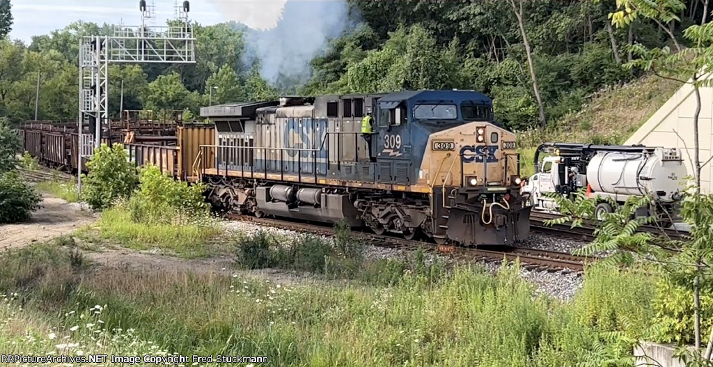 CSX 309 pulls the rail train out of Akron's Hill Yard.